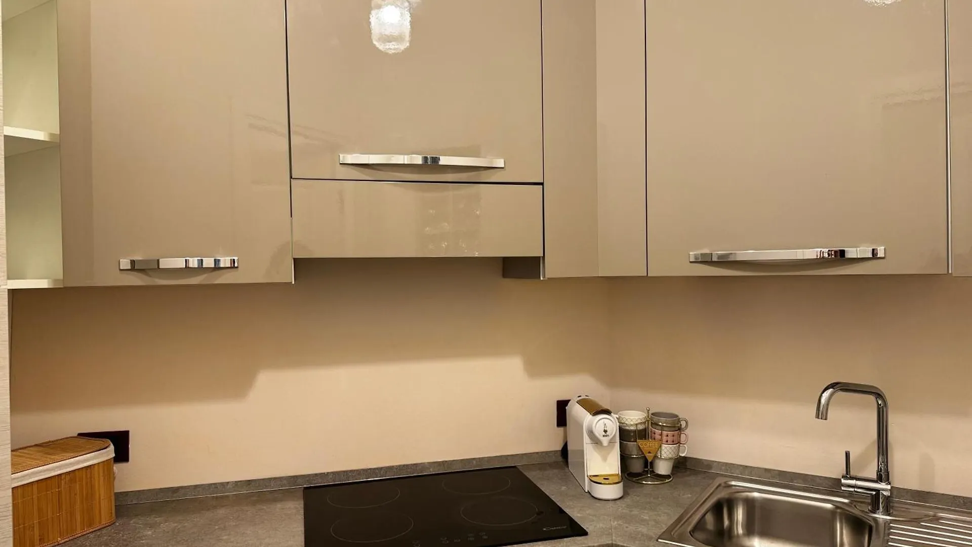 شقة Regina Milano In Verona - Sky Tv, Wifi E Breakfast Box 0*, ميلان