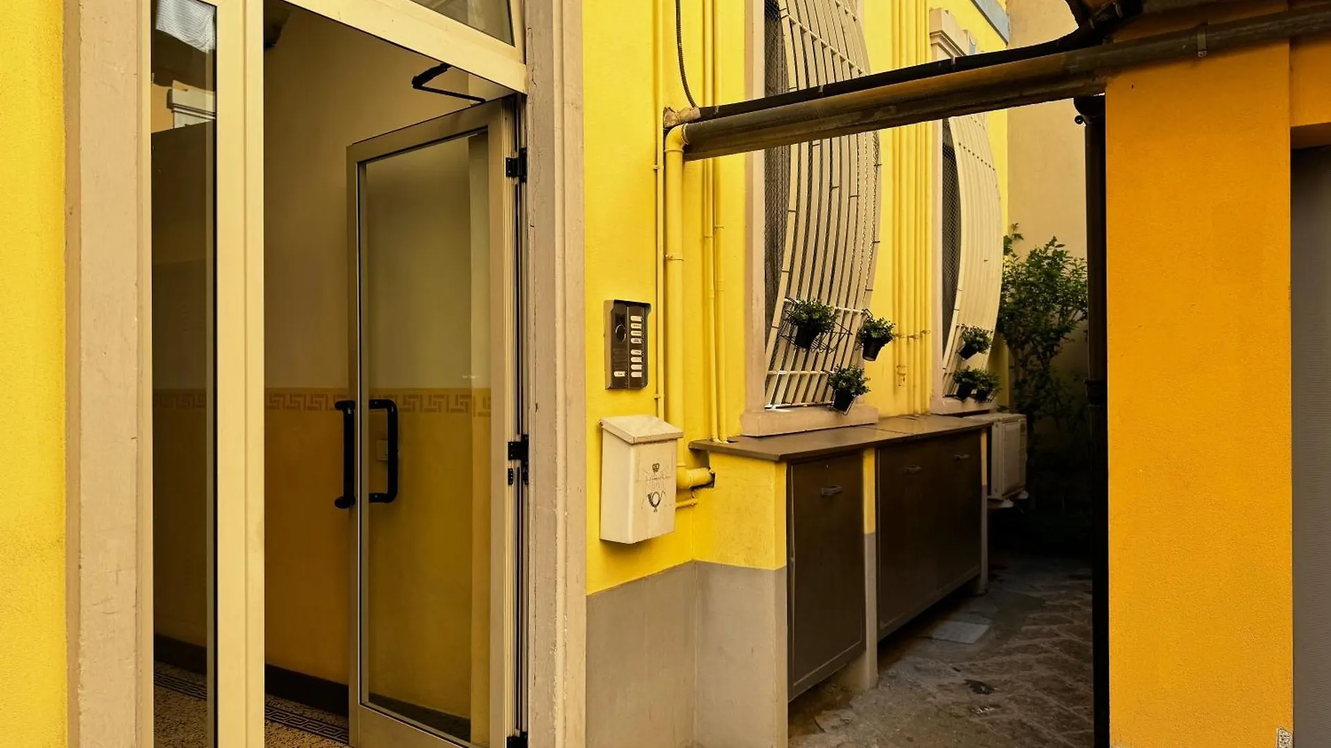 شقة Regina Milano In Verona - Sky Tv, Wifi E Breakfast Box إيطاليا